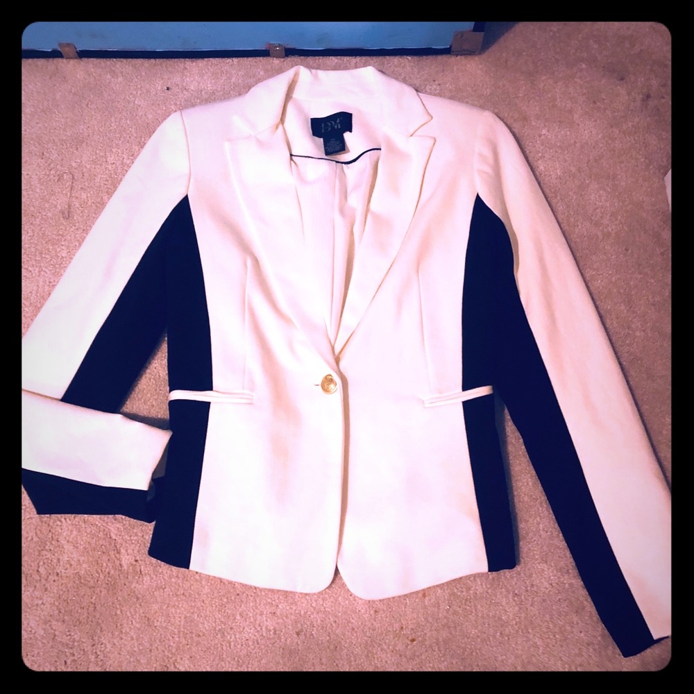 Great structured blazer for work or play